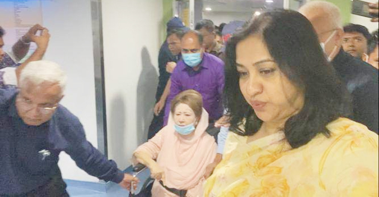 খালেদা জিয়াকে এভারকেয়ারে ভর্তি