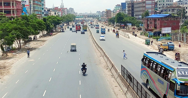 ঢাকার সড়ক এখনো ফাঁকা, নেই যানজট ভোগান্তি