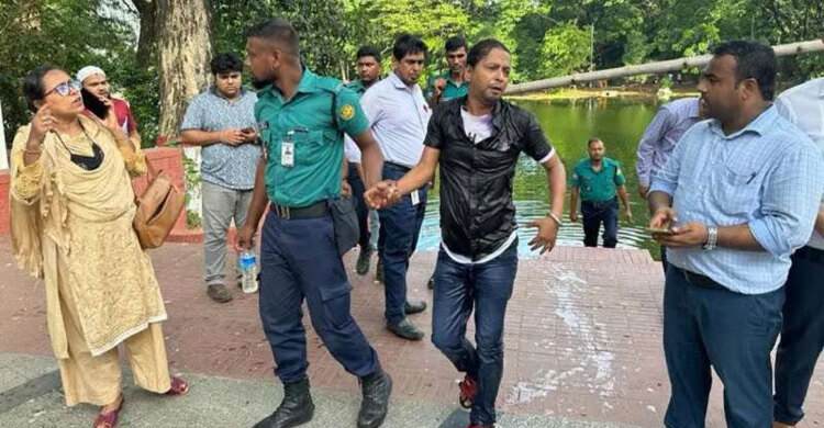 প্রধানমন্ত্রীর কাছে পাঠাতে না পেরে ধানমন্ডি-৩২ নম্বরে বিস্ফোরণ