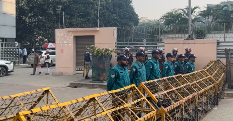 খালেদা জিয়াকে লন্ডনে নিতে আসা এয়ার অ্যাম্বুলেন্স পৌঁছাবে বিকেল পাঁচটায়