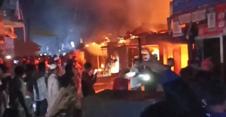 লক্ষ্মীপুরে অগ্নিকাণ্ডে ৯ দোকান পুড়ে ছাই