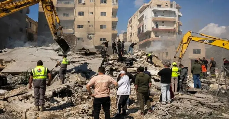 ইসরায়েলের হামলায় ধ্বংসস্তূপ লেবানন, নিহত ২৫৪