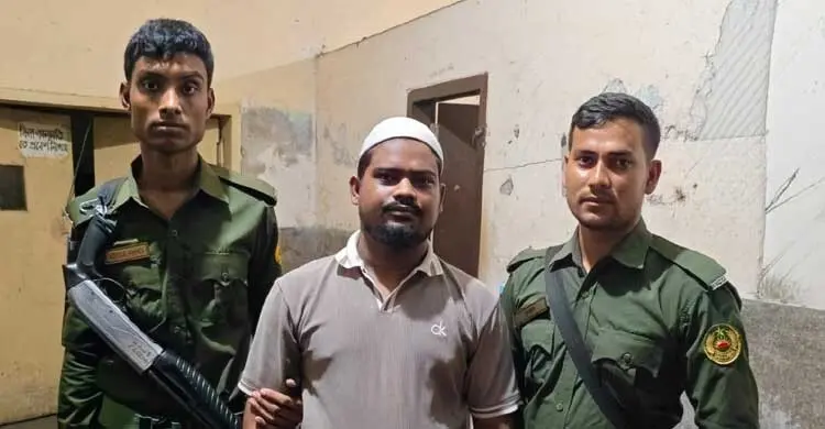 ঢামেক থেকে অন্য ক্লিনিকে রোগী ভাগিয়ে নেওয়ার চেষ্টা, দালাল আটক