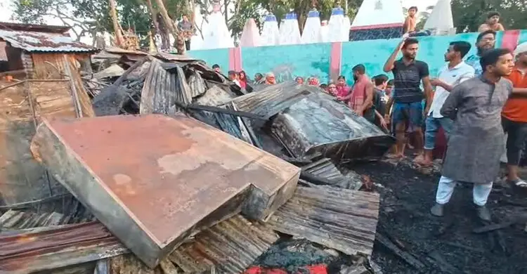 ঝালকাঠিতে আগুনে পুড়লো ১০ বসতঘর