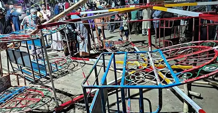 ময়মনসিংহে চলন্ত নাগরদোলা ছিঁড়ে শিশুসহ আহত ৮