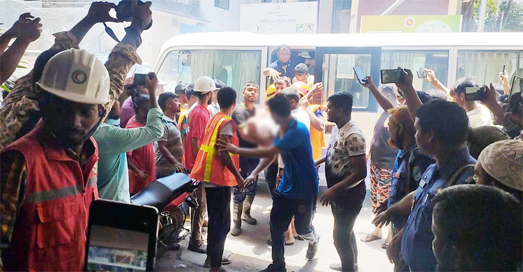ফতুল্লায় পোশাক কারখানার আগুন নিয়ন্ত্রণে, আহত ২৭ শ্রমিক