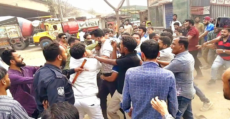 বালুর ঘাট দখলকে কেন্দ্র করে বিএনপির দু’পক্ষের সংঘর্ষ, আহত ৫