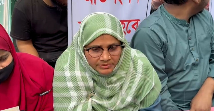 সংসদের সামনে দাঁড়িয়ে জুলাই শহীদ পরিবারের সদস্যদের হুঁশিয়ারি