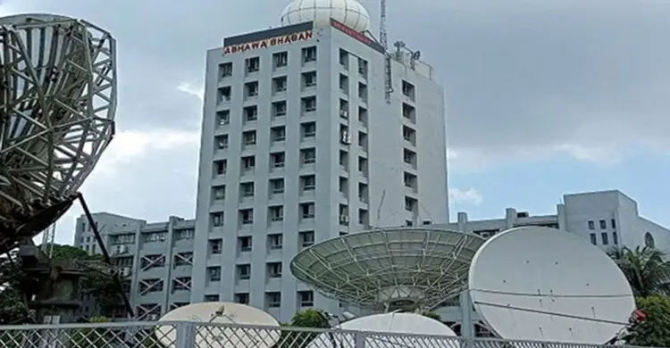 আজ দুপুরের মধ্যেই নামতে পারে বৃষ্টি