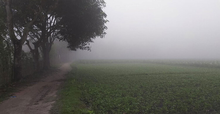 পঞ্চগড়ে চৈত্রের আকাশে ঘন কুয়াশা