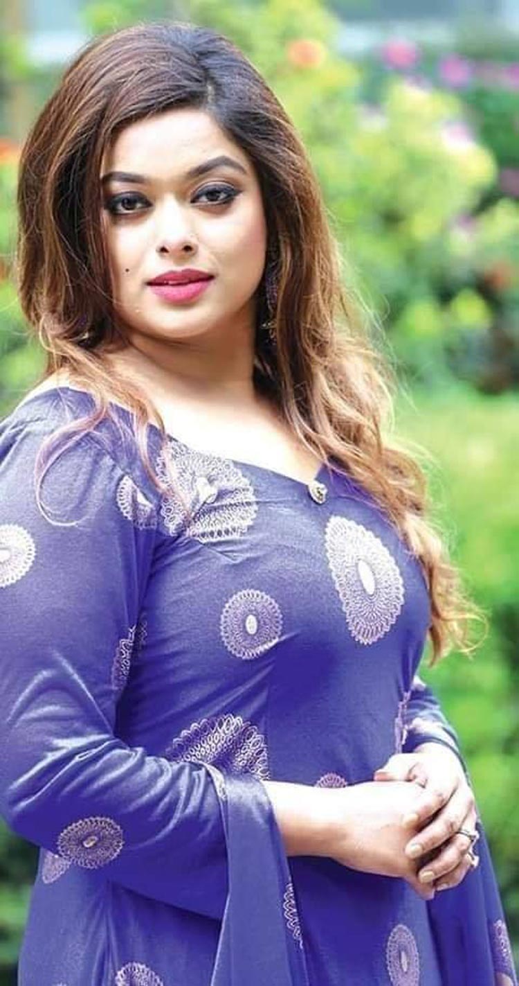জন্মদিন আজ, কোথায় শাকিব খানের নায়িকা সাহারা