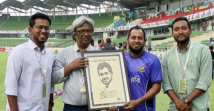 মুশফিকুর রহিমের হাতে টি-স্পোর্টসের স্মারক