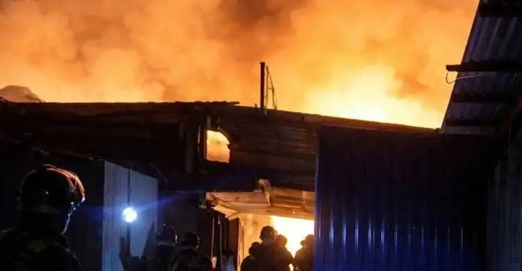 মালয়েশিয়ায় অগ্নিকাণ্ডে ২০০ ঘর পুড়ে ছাই