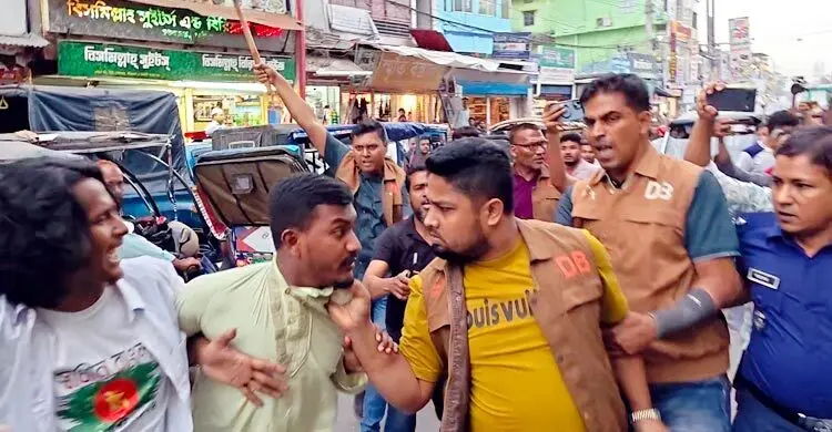 লক্ষ্মীপুরে পুলিশের সঙ্গে বৈষম্যবিরোধী নেতাদের হাতাহাতি, ওসিসহ আহত ৮