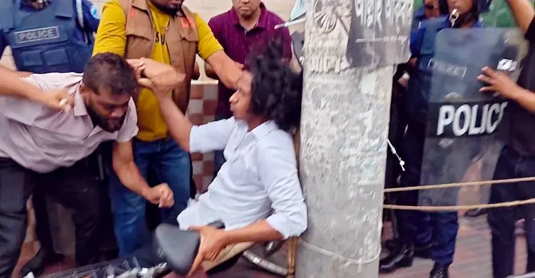 লক্ষ্মীপুরে পুলিশের সঙ্গে বৈষম্যবিরোধী নেতাদের হাতাহাতি, ওসিসহ আহত ৮