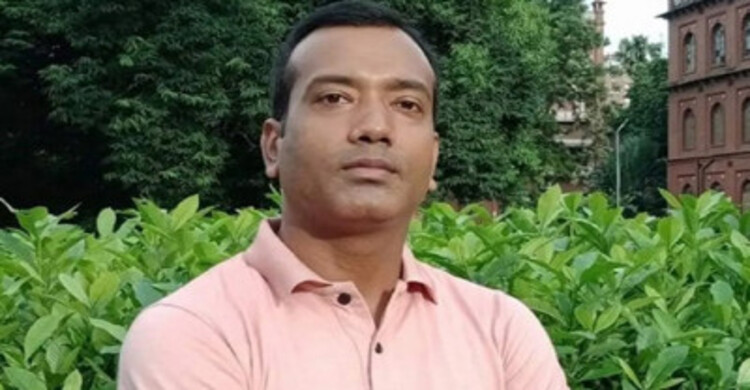 সমাবেশের নেতাকর্মীদের দিক নির্দেশনা দিচ্ছেন ছাত্রদল সভাপতি