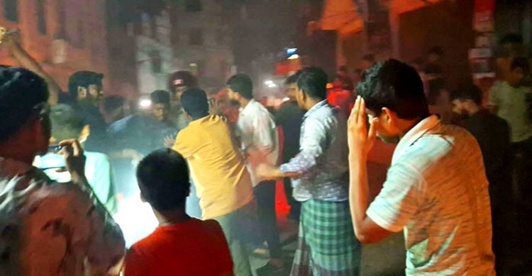 ‘ধর্ষককে আমাদের হাতে তুলে দিন, আমরা মেরে ফেলব’