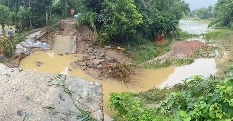 কমেছে মুহুরী নদীর পানি, ভেসে উঠছে ক্ষতচিহ্ন