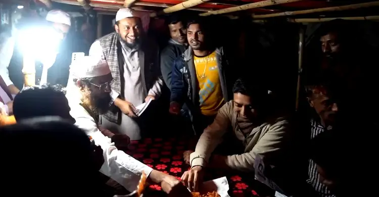 ববি হাজ্জাজকে জিলাপি খাওয়ালেন মামুনুল হক!