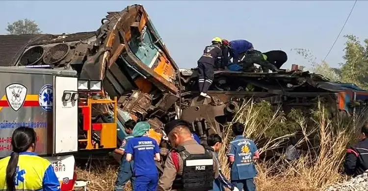 থাইল্যান্ডে যাত্রীবাহী ট্রেনের ওপর ক্রেন পড়ে নি'হ'ত ২২
