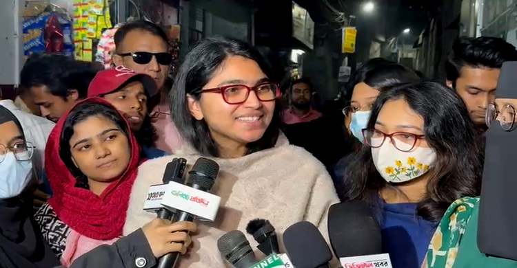 ভোটারদের মনের কথা শুনছেন জারা