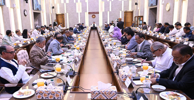 প্রধানমন্ত্রী তারেক রহমানের নেতৃত্বে সচিবালয়ে মন্ত্রিসভার প্রথম বৈঠক