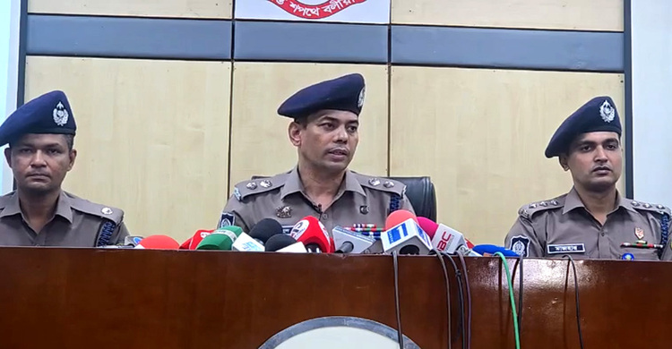 সম্পর্কের জটিলতায় ফোনে ডেকে এনে হাজারীবাগে স্কুলছাত্রীকে ছুরিকাঘাতে হত্যা করা হয়