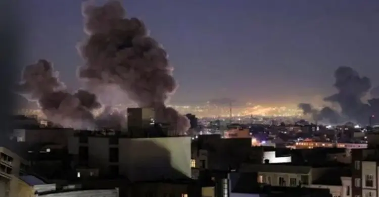 ইরানের আকাশে ঘন মেঘ, ঝরছে অদ্ভুত ‘কালো বৃষ্টি’