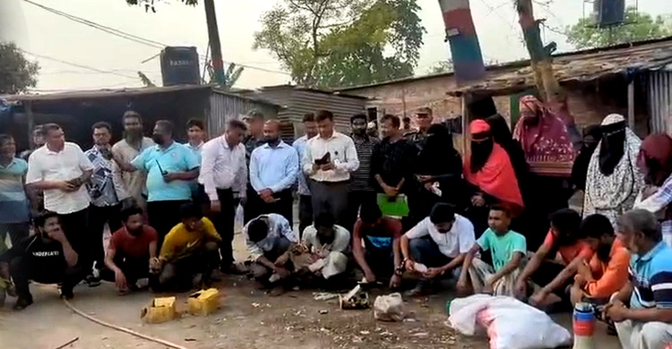 ফরিদপুরে অনৈতিক কর্মকান্ডে জড়িত থাকার অভিযোগে নারী-পুরুষসহ আটক ১৯