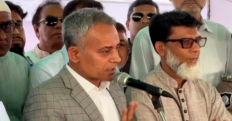 ঈদযাত্রা স্বস্তিদায়ক করতে কাজ করছে সরকার: শেখ রবিউল