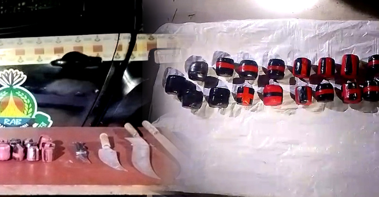 রাজশাহীতে দেশীয় অস্ত্রসহ ককটেল উদ্ধার