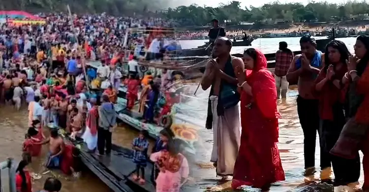 সুনামগঞ্জের জাদুকাটায় পণাতীর্থ স্নানোৎসব, লাখো পূণ্যার্থীর ঢল