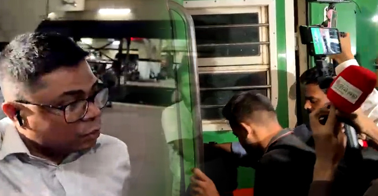 টাকার বিনিময়ে ট্রেনের খাবারের বগিতে বিনা টিকিটের যাত্রী