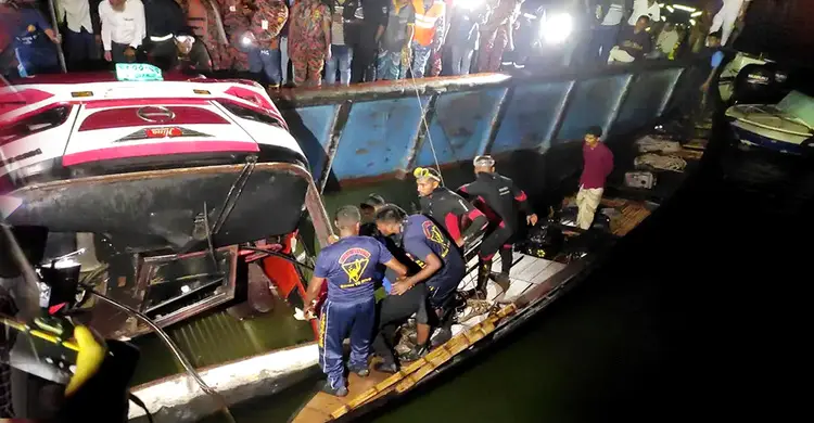 বাসডুবির ঘটনায় জাগো নিউজের অনুসন্ধানে উঠে এলো চাঞ্চল্যকর তথ্য