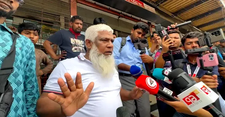 ডিএমপির অভিযানে উত্তেজিত ব্যবসায়ী, বিজ্ঞপ্তি না পাওয়ার অভিযোগ