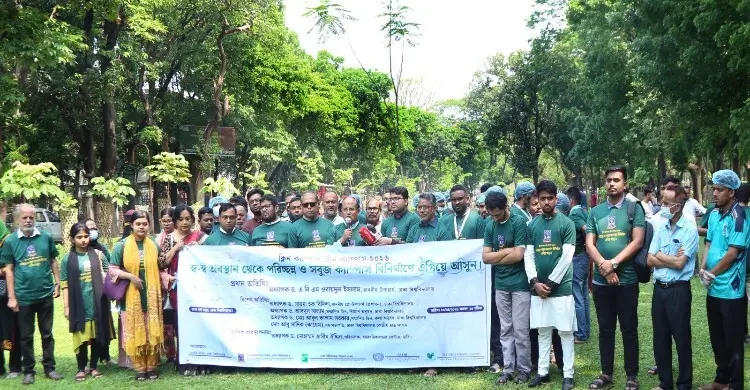 নিজ অবস্থান থেকে সবুজ-বাসযোগ্য ক্যাম্পাস গড়ার আহ্বান ঢাবি উপাচার্যের