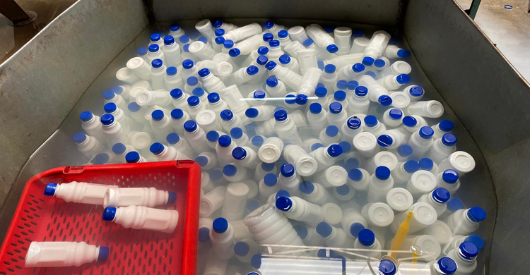 কেমিক্যাল-রং দিয়ে বানানো হচ্ছে জুস, সিলগালা করলো বিএসটিআই