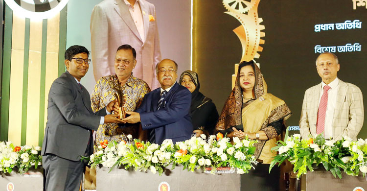 রাষ্ট্রপতির শিল্প উন্নয়ন পুরস্কার পেল প্রাণ-আরএফএলের ২ প্রতিষ্ঠান