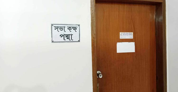 সমঝোতা হয়নি, এবার রেল ভবনে চলছে জরুরি সভা