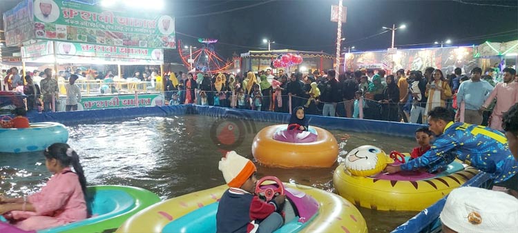 শীতের বিদায়লগ্নে পর্যটকে মুখর কক্সবাজার