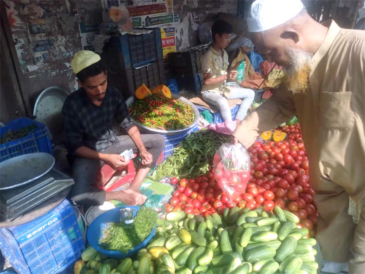 দুদিনের ব্যবধানে কমেছে মুরগি-লেবুসহ বেশকিছু পণ্যের দাম