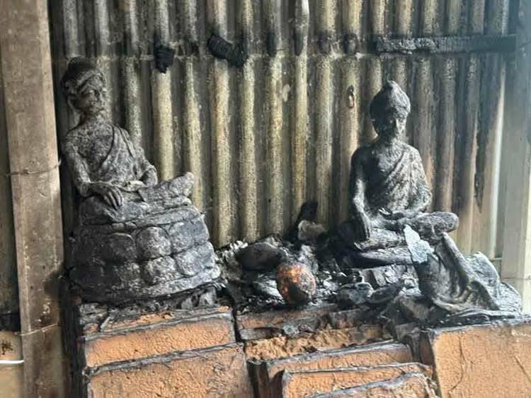 শিল্পী মানবেন্দ্র ঘোষের বাড়িতে আগুন, হামলাকারীদের ধরতে নির্দেশ