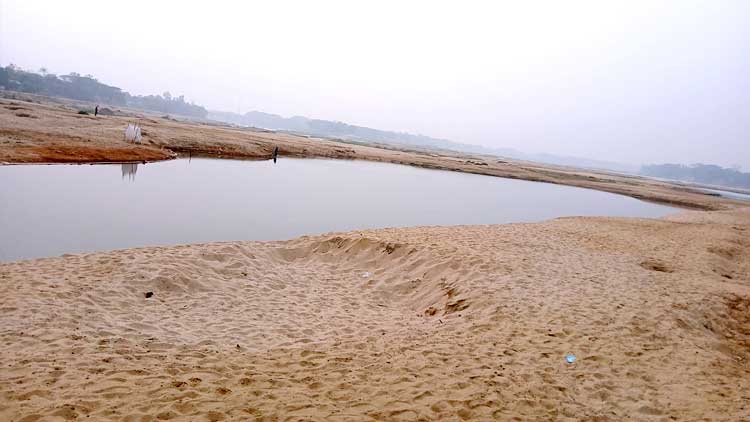 ৫০ গ্রামের দুঃখ সোমেশ্বরীর বুকের বালু