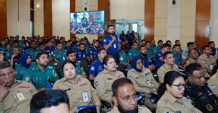 অপ্রয়োজনে লাঠিচার্জ বা বলপ্রয়োগ করা যাবে না