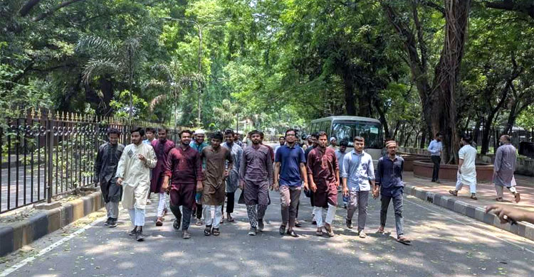 ঢাকার বিভিন্ন স্থান থেকে সমাবেশে জড়ো হচ্ছে ছাত্র-জনতা