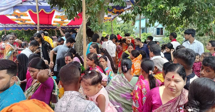 সোনারগাঁয়ে ৫০০ বছরের পাগলা গাছের মেলা