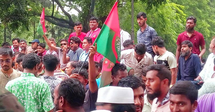 আসিফ-মাহফুজ পদত্যাগ না করা পর্যন্ত রাজপথ না ছাড়ার নির্দেশ ইশরাকের