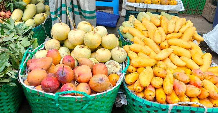 আমে ভরপুর বান্দরবানের বাজার