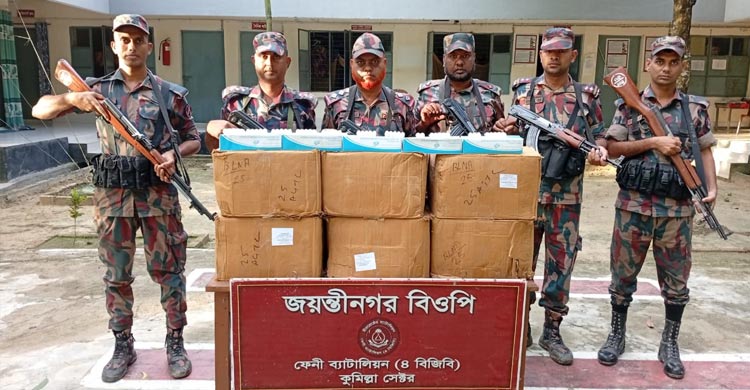 ফেনীতে বিপুল পরিমাণ ভারতীয় শাড়ি-থ্রিপিস জব্দ