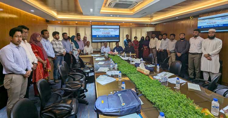 ২৫ ক্যাডার কর্মকর্তাদের কঠোর কর্মসূচিতে যাওয়ার হুঁশিয়ারি